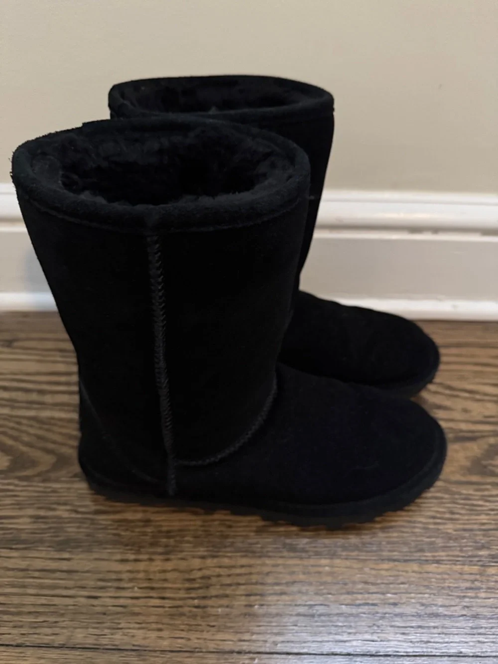 Bearpaw - Classic Black Shearling-Lined Winter Boots - Women 8 - Picture 4 of 4